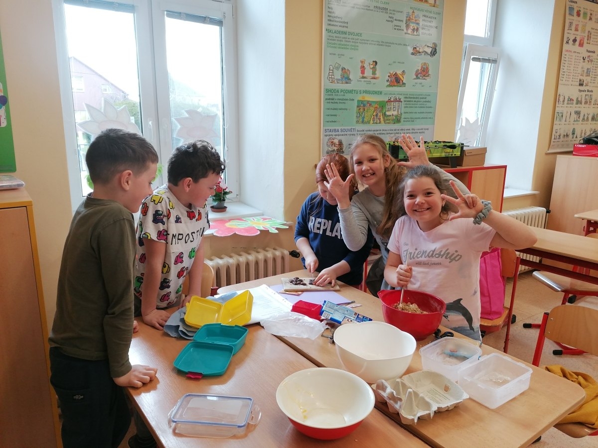 Pečení sušenek ve školní družině