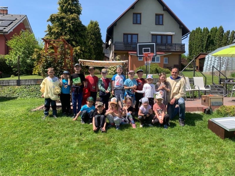 NA NÁVŠTĚVĚ U VČELIČEK