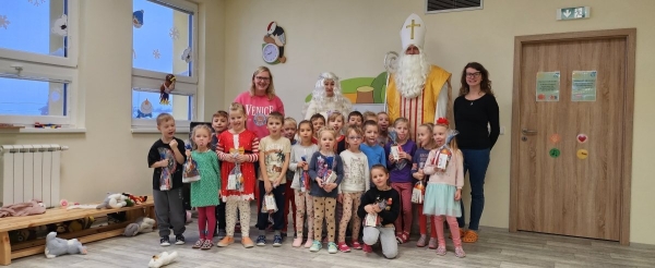 MIKULÁŠ VE ŠKOLCE
