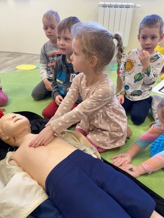 I DĚTI VE ŠKOLCE MŮŽOU VĚDĚT, JAK ZACHRÁNIT ŽIVOT
