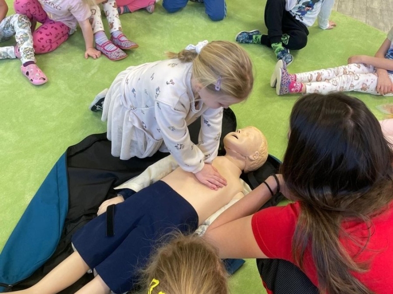 UČÍME SE PRVNÍ POMOC