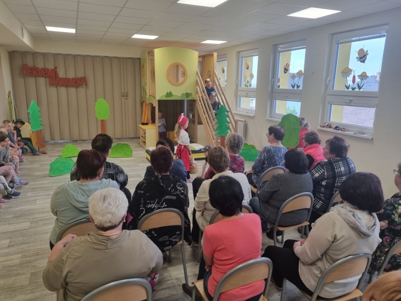 VE ŠKOLCE SPOJUJEME GENERACE