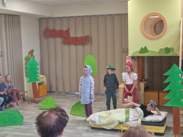 VE ŠKOLCE SPOJUJEME GENERACE