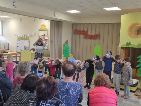 VE ŠKOLCE SPOJUJEME GENERACE