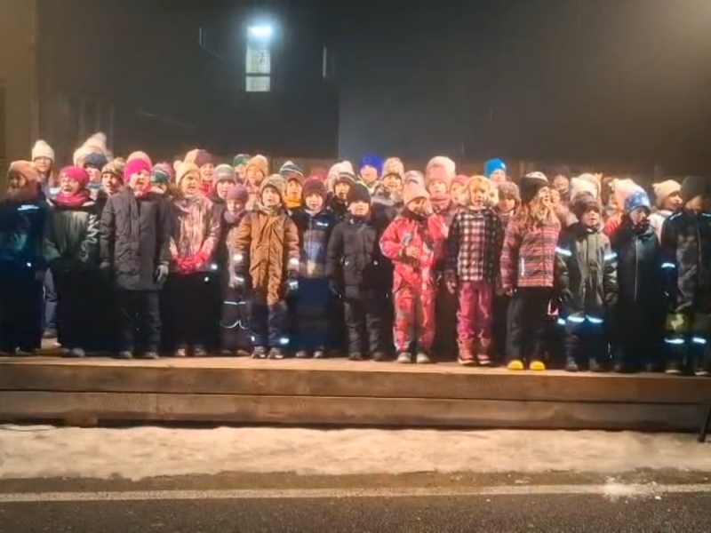 VYSTOUPENÍ DĚTÍ ZŠ U VÁNOČNÍHO STROMU