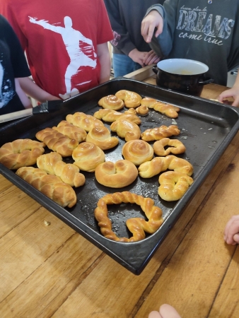 Pečení velikonočních jidášů