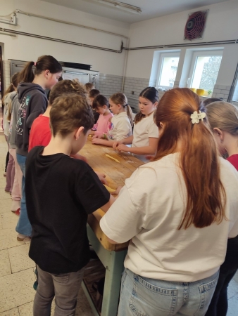 Pečení velikonočních jidášů