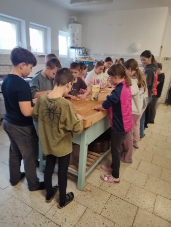 Pečení velikonočních jidášů