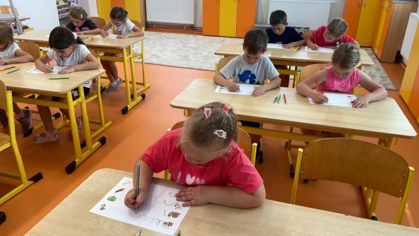 Předškoláci si vyzkoušeli školní lavice